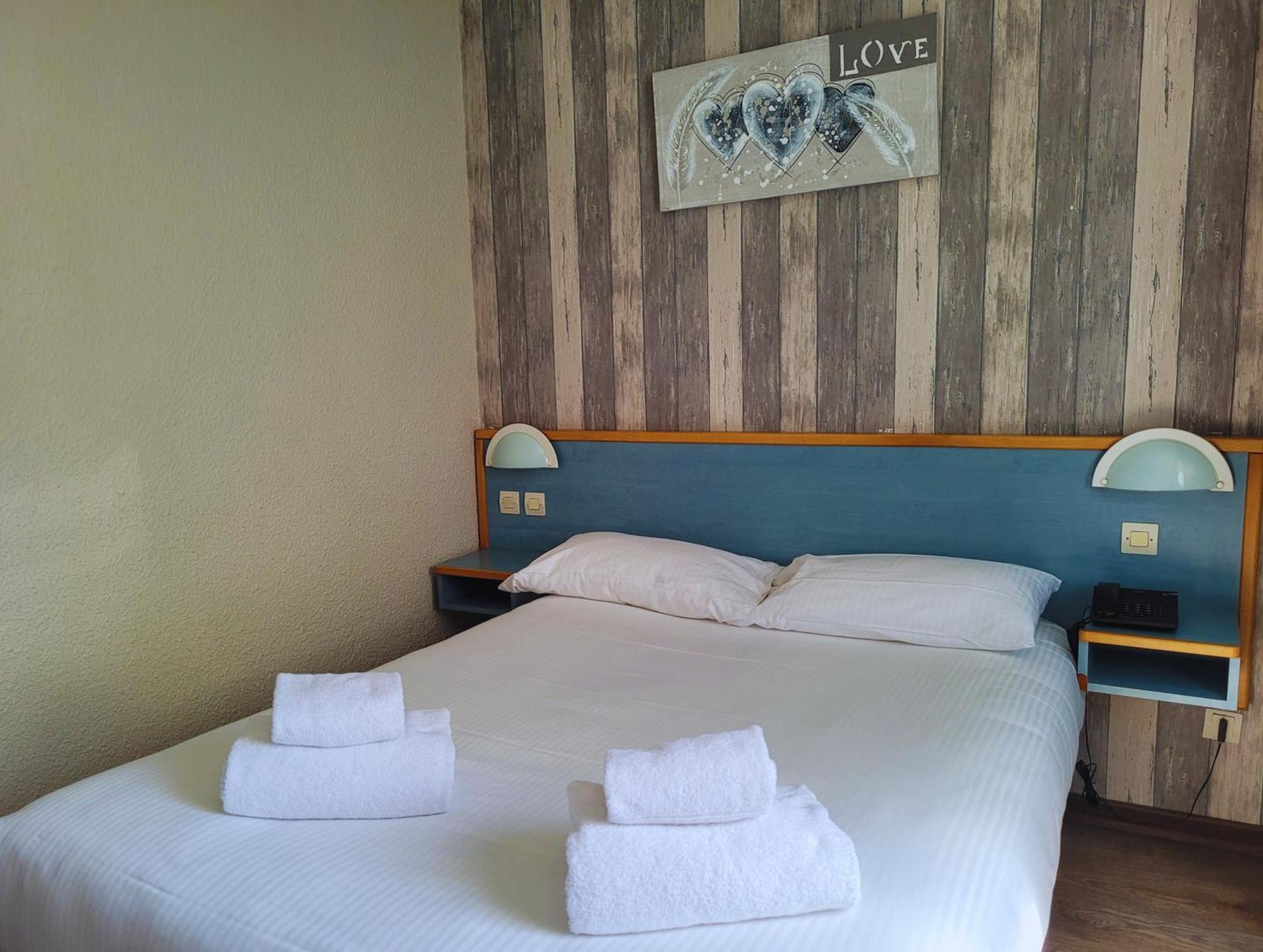 Hotel Restaurant Les Chataigniers Privas Room photo