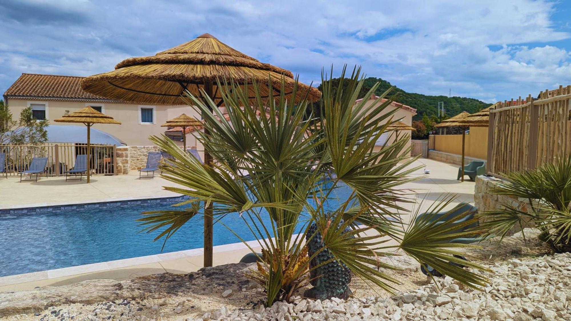 Hotel Restaurant Les Chataigniers Privas Exterior photo